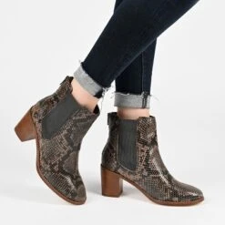 Journee Signature Womens Genuine Leather Tazlyn Round Toe Stacked Chelsea Booties -Bearpaw Shoes Shop GUEST a3f1dec7 27e3 4a06 9c3c d28d9961bdf9